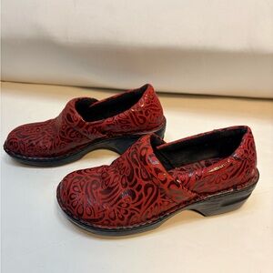 BOC Red Patterned Slip-On Clog Shoes Size 8.5